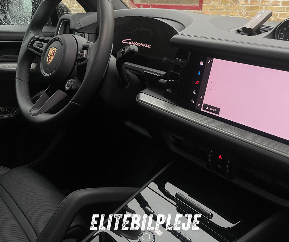 Professionel indvendig bilrengøring Aalborg – rent og skinnende bilinteriør efter EliteBilpleje behandling